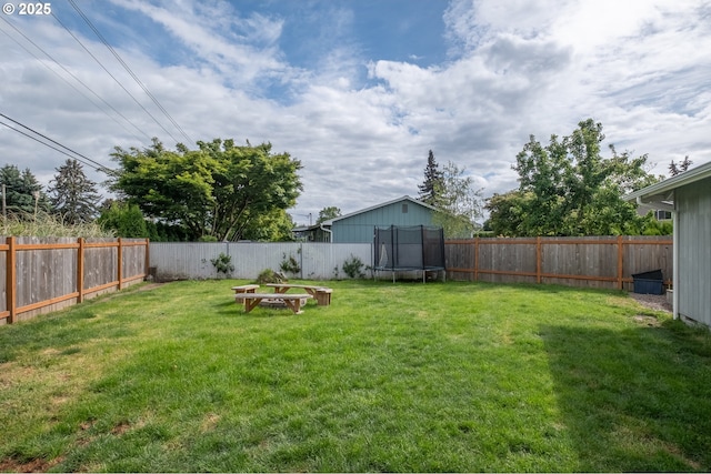 2261 Fulton Pl SE, Albany, OR 97322 - view of yard featuring a trampoline