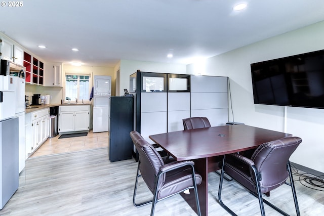 7506 SE Evergreen Hwy, Vancouver, WA 98664 - dining room with light wood finished floors and recessed lighting