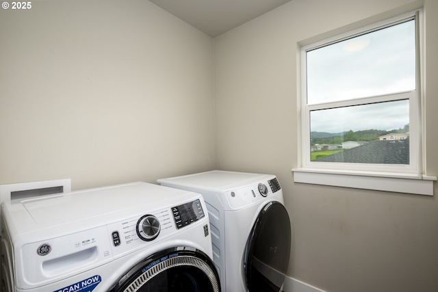 625 Brady Ln, Roseburg, OR 97471 - laundry room featuring washer and dryer