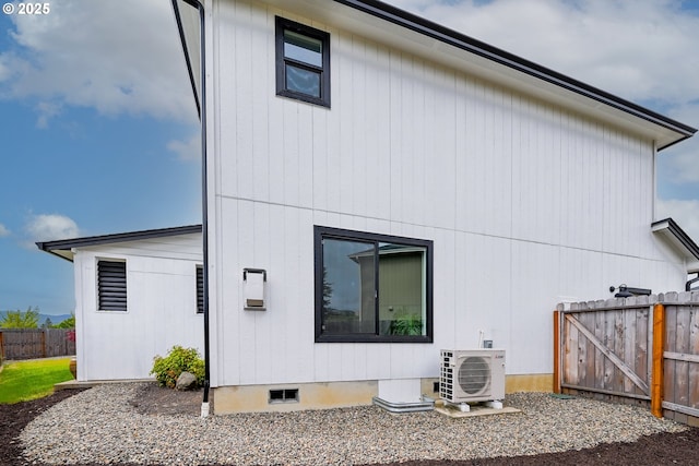 625 Brady Ln, Roseburg, OR 97471 - back of property with ac unit and a gate