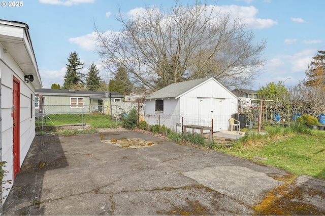 7515 SE Luther Rd, Portland, OR 97206 - view of patio featuring an outbuilding