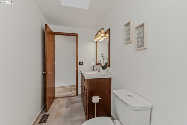 7215 NE Par Ln, Vancouver, WA 98662 - half bath featuring toilet, vanity, a skylight, and tile patterned floors