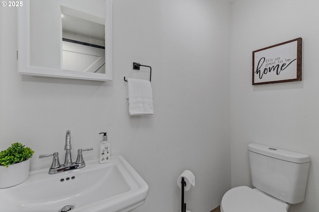 7215 NE Par Ln, Vancouver, WA 98662 - half bathroom featuring a sink and toilet