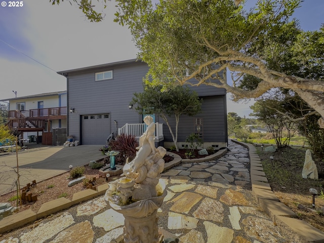 view of front of house with driveway and a garage