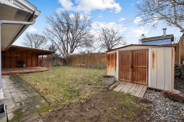 view of yard with a storage unit