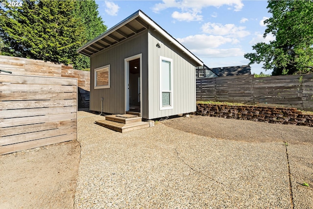 9636 SW Boones Ferry Rd, Portland, OR 97219 - view of outbuilding with a fenced backyard