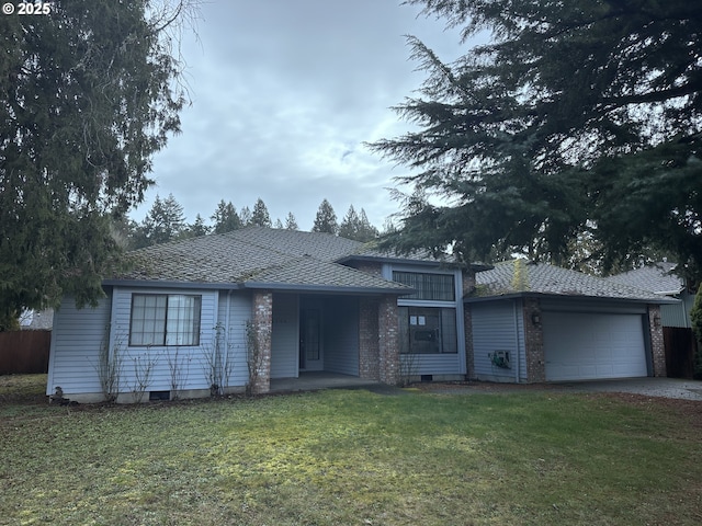 view of front of home featuring a garage, crawl space, a front lawn, and roof with shingles