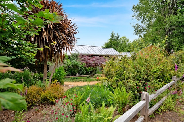 6027 View Loop, Florence, OR 97439 - view of yard