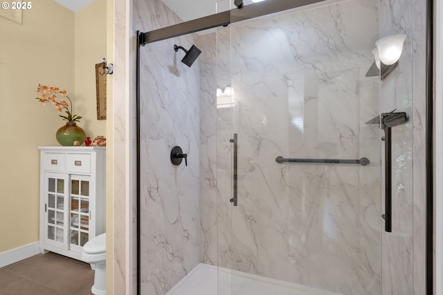 6027 View Loop, Florence, OR 97439 - bathroom with toilet and a marble finish shower
