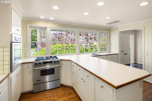 2160 Oakmont Way, Eugene, OR 97401 - kitchen with appliances with stainless steel finishes, ornamental molding, a peninsula, wood finished floors, and recessed lighting