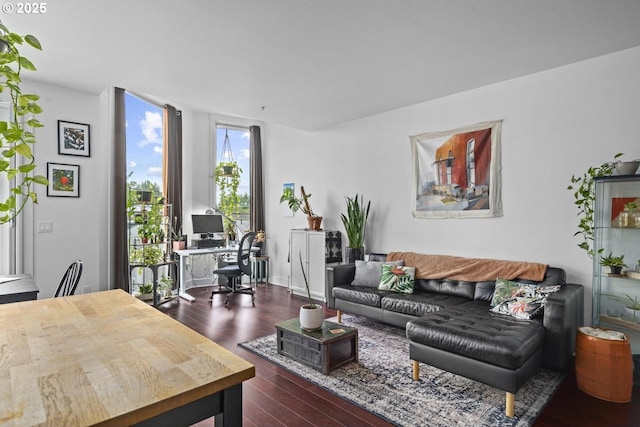 838 SE 38th Ave Unit 311, Portland, OR 97214 - living area featuring dark wood finished floors and a desk