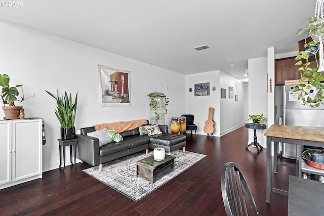 838 SE 38th Ave Unit 311, Portland, OR 97214 - living area featuring wood finished floors and baseboards