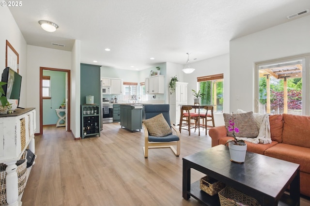 1146 SE Millright Ave, Mcminnville, OR 97128 - living room with light wood-type flooring and recessed lighting