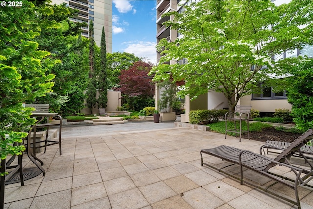 255 SW Harrison St Unit Th5, Portland, OR 97201 - view of home's community with a patio area