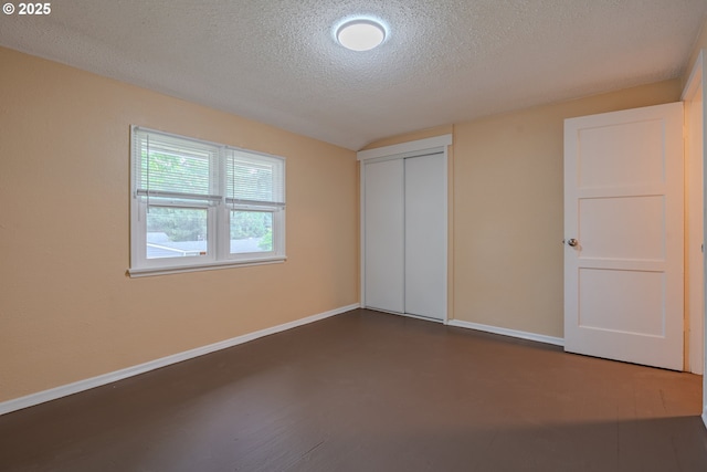 3211 E 17th St, Vancouver, WA 98661 - unfurnished bedroom featuring a textured ceiling and a closet