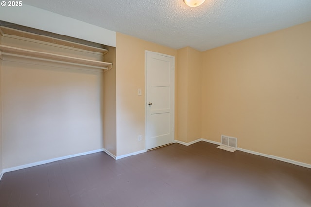 3211 E 17th St, Vancouver, WA 98661 - unfurnished bedroom featuring a textured ceiling and a closet