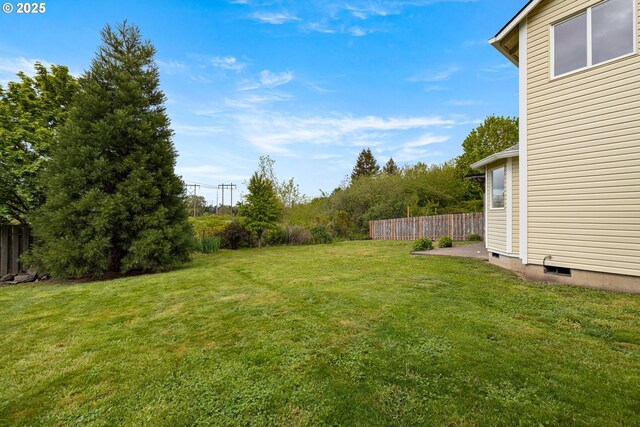 view of yard featuring fence