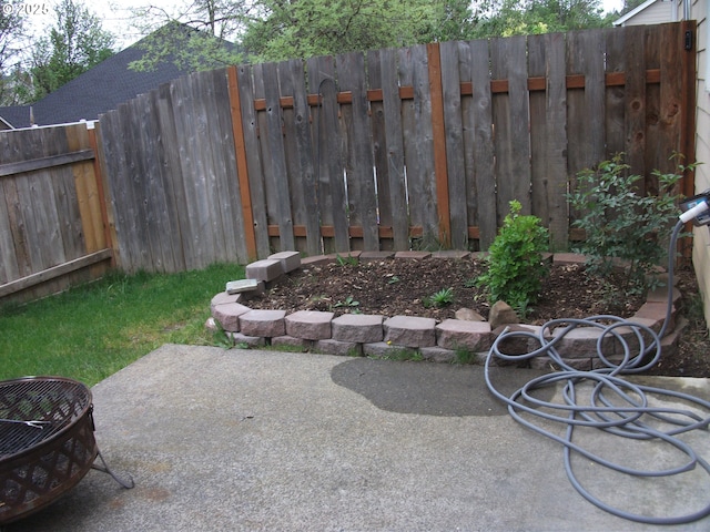 35087 Roberts Ln, Saint Helens, OR 97051 - view of yard featuring a fenced backyard and a patio area