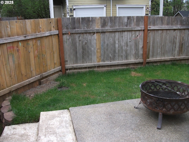 35087 Roberts Ln, Saint Helens, OR 97051 - view of yard with fence and a patio