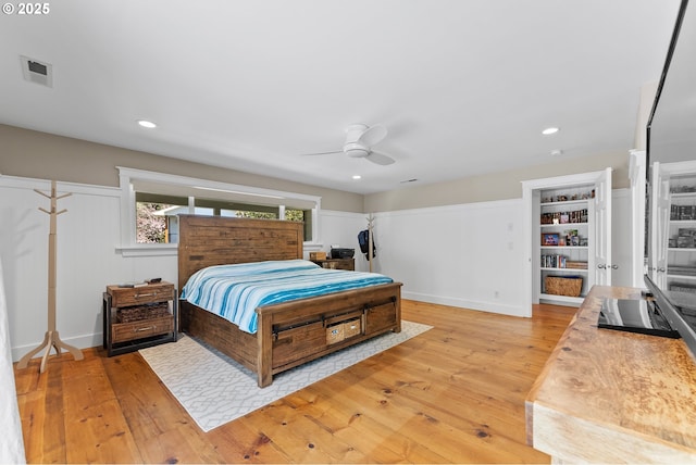 15436 Oceanview Dr, Brookings, OR 97415 - bedroom featuring ceiling fan, visible vents, light wood-style flooring, and recessed lighting