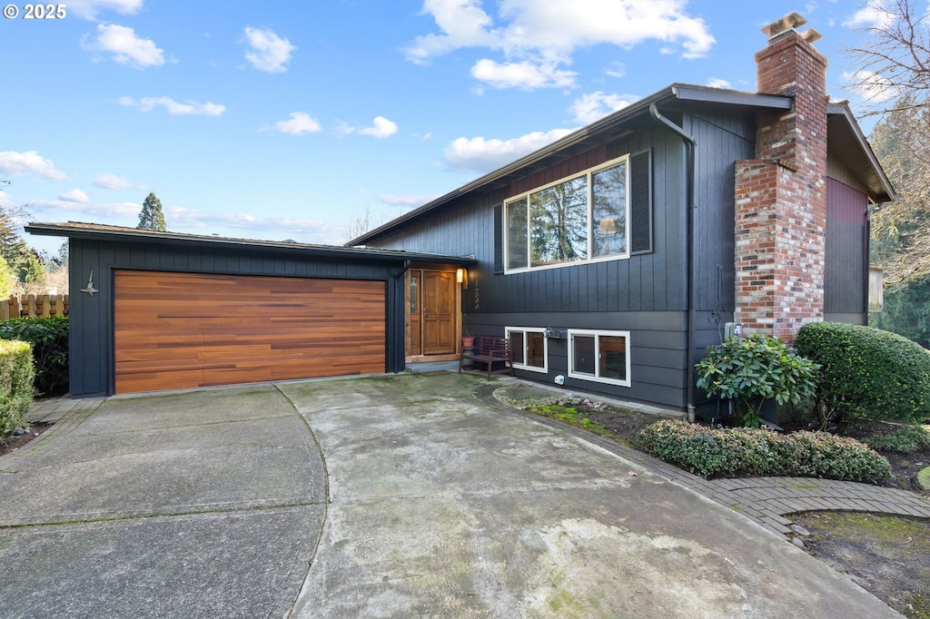 view of front of property featuring a garage