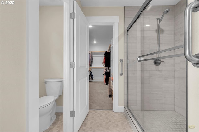 ensuite bathroom with plenty of natural light, vanity, and a garden tub