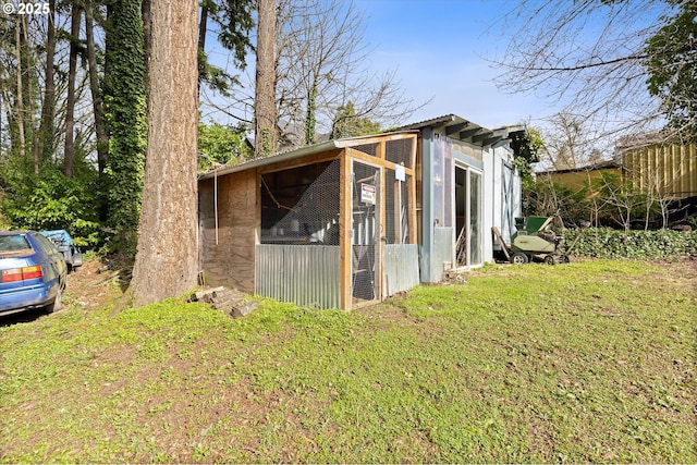 view of poultry coop featuring a lawn