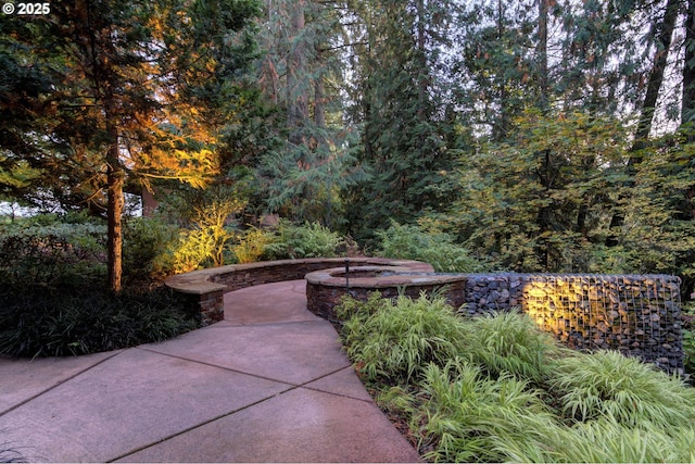 17002 NE 50th Ave, Vancouver, WA 98686 - surrounding community with a patio
