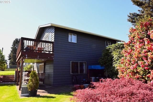 7811 NE 78th St, Vancouver, WA 98662 - view of side of home with a lawn