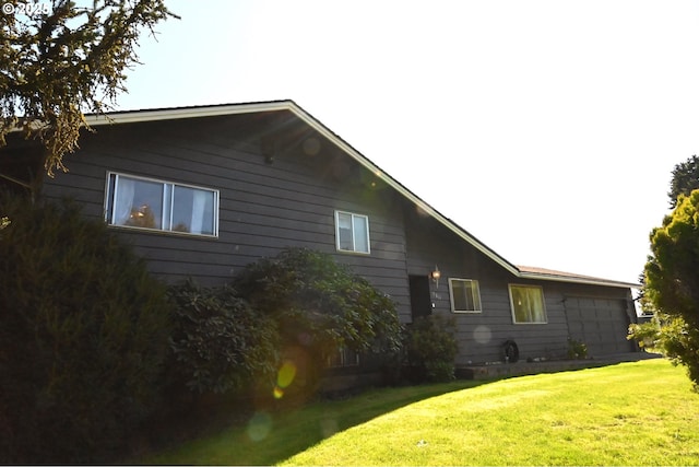 7811 NE 78th St, Vancouver, WA 98662 - view of side of property with a yard