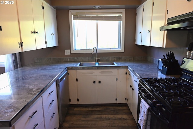 7811 NE 78th St, Vancouver, WA 98662 - kitchen featuring a sink, white cabinetry, black range with gas cooktop, dishwasher, and under cabinet range hood