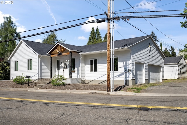 970/974 SE Roberts Ave, Gresham, OR 97080 - ranch-style home with a porch
