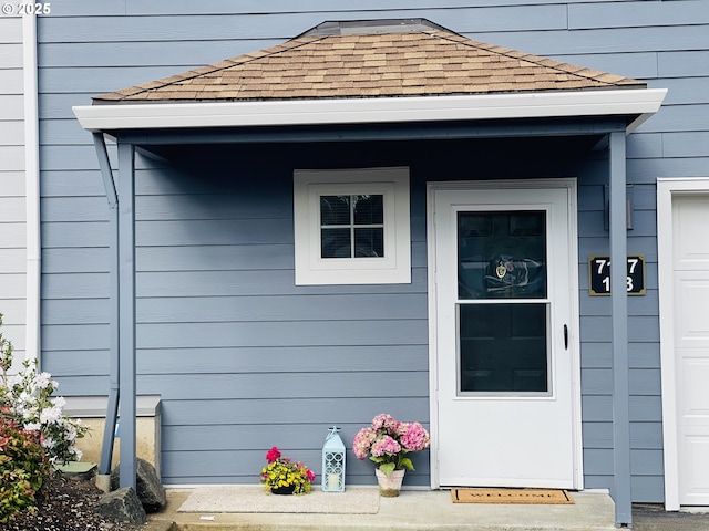 7197 SW Sagert St Unit 103, Tualatin, OR 97062 - entrance to property with roof with shingles