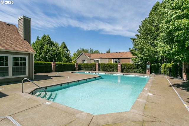 7197 SW Sagert St Unit 103, Tualatin, OR 97062 - view of swimming pool featuring a hot tub, fence, and a patio area