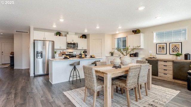 2906 U St, Springfield, OR 97477 - dining area featuring dark wood finished floors and recessed lighting