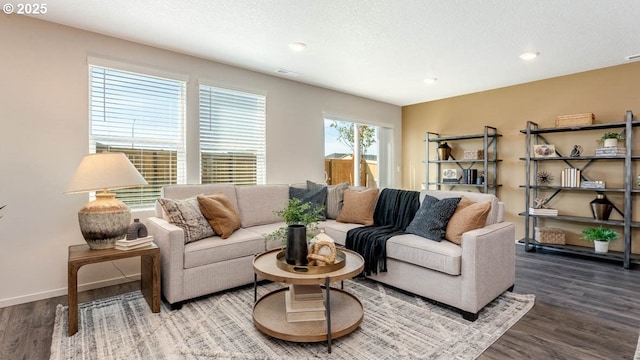 2906 U St, Springfield, OR 97477 - living room featuring wood finished floors, recessed lighting, and baseboards