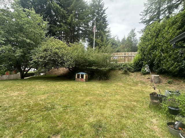 585 Robinhood Ave, Lakeside, OR 97449 - view of yard