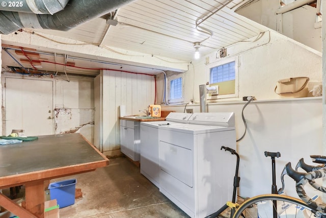 laundry room featuring washer and clothes dryer