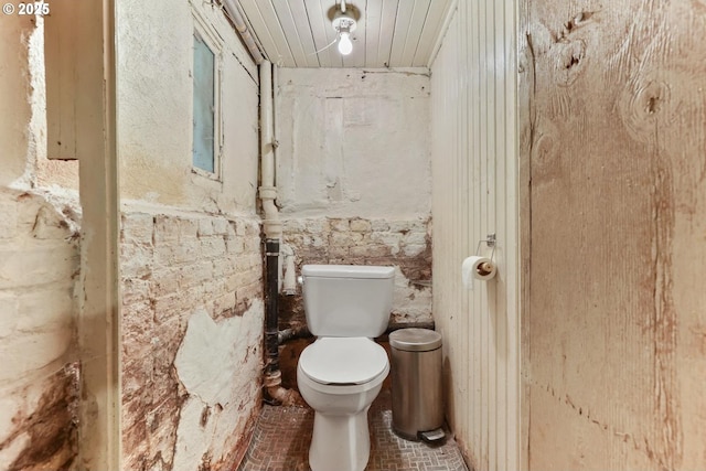 bathroom featuring toilet