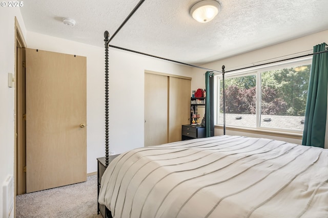4000 NE 109th Ave Unit 169, Vancouver, WA 98682 - bedroom featuring a textured ceiling, a closet, and carpet floors