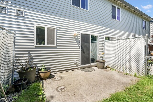 4000 NE 109th Ave Unit 169, Vancouver, WA 98682 - back of property with a patio