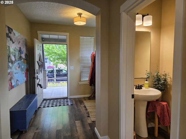 816 SW 4th Ave, Battle Ground, WA 98604 - entryway with arched walkways, wood finished floors, and baseboards