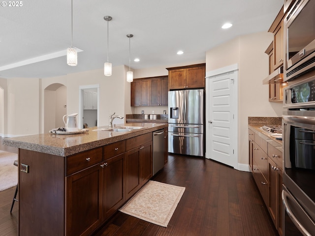 14609 NE 112th St, Vancouver, WA 98682 - kitchen featuring stainless steel appliances, a sink, arched walkways, a kitchen breakfast bar, and an island with sink