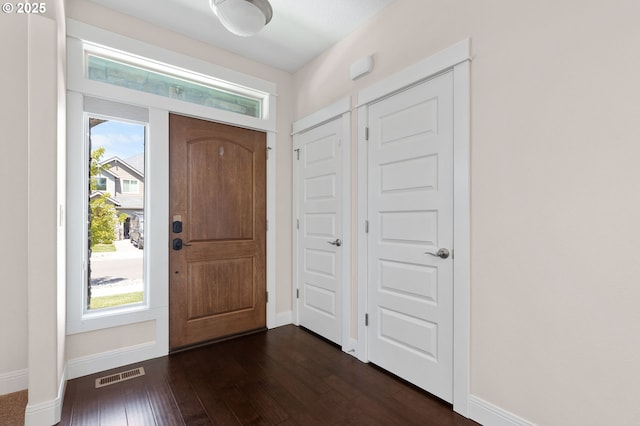 14609 NE 112th St, Vancouver, WA 98682 - foyer entrance with dark wood-style floors and baseboards