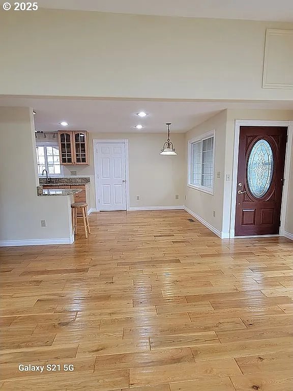 2525 Pine St, Seaside, OR 97138 - entrance foyer featuring light wood finished floors, healthy amount of natural light, baseboards, and recessed lighting