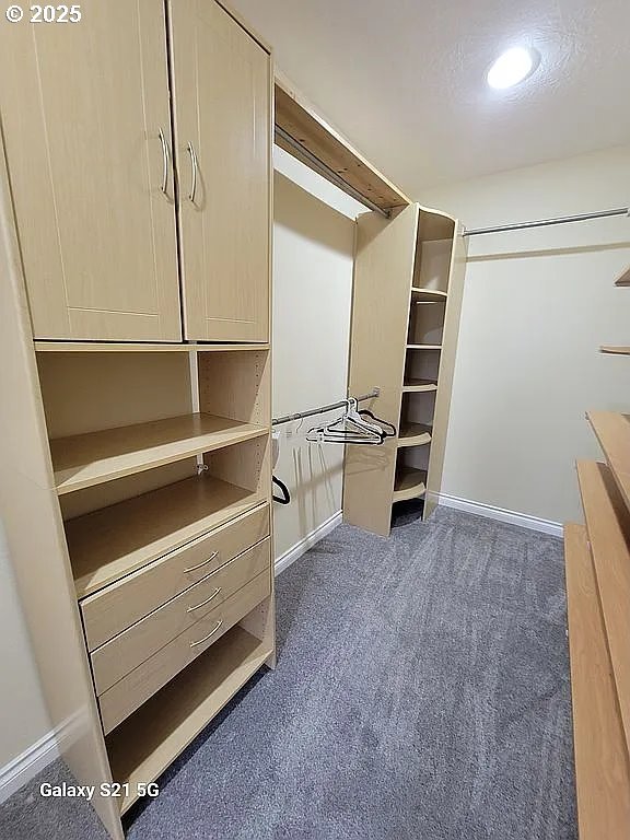 2525 Pine St, Seaside, OR 97138 - walk in closet featuring carpet flooring