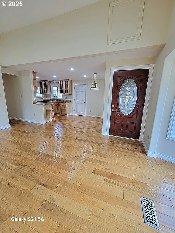 2525 Pine St, Seaside, OR 97138 - foyer featuring light wood finished floors, baseboards, and recessed lighting