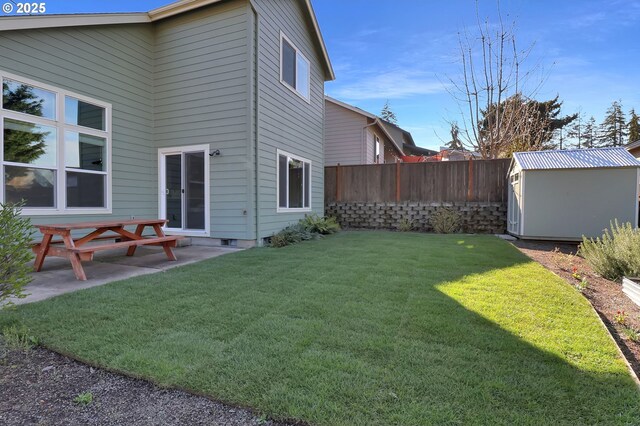 view of front of property featuring a garage, fence, concrete driveway, and a front yard