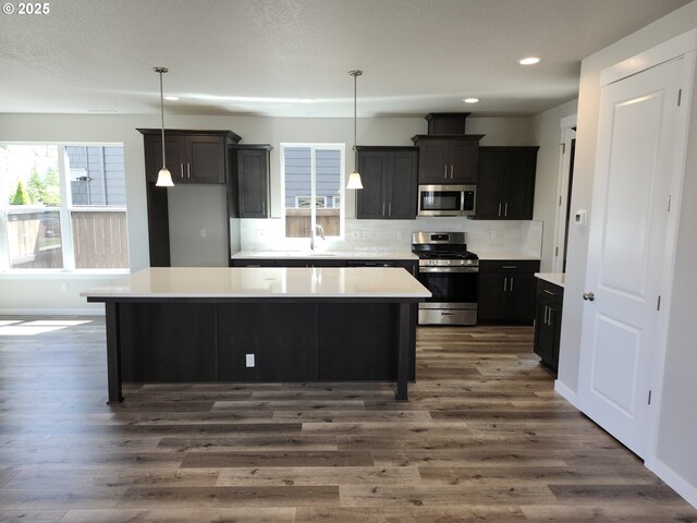 2911 Olympic St Unit 25, Woodburn, OR 97071 - bathroom featuring visible vents, toilet, wood finished floors, decorative backsplash, and vanity