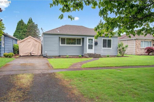 view of front of house with a front lawn